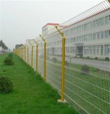 供应小区、公路隔离防护常用三折弯护栏网 批发定制