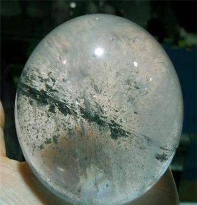 东海水晶 纯天然绿幽灵水晶球摆件招财镇宅助事业71毫米