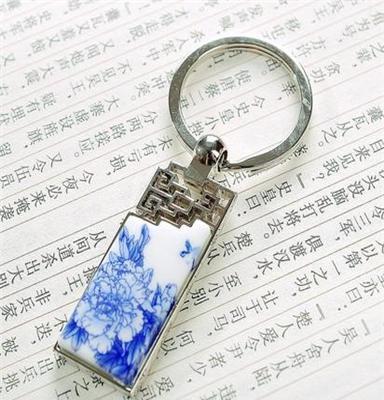 供应陶瓷首饰品/创意经典迷你汽车钥匙挂件青花牡丹陶瓷钥匙扣
