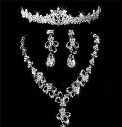 新娘飾品梅花頭飾合金項(xiàng)鏈耳環(huán)婚紗三件套韓式發(fā)飾廠家批發(fā)訂制
