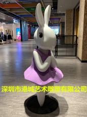 漫画咖啡馆吉祥物玻璃钢卡通兔子雕塑定制厂