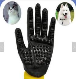 上海豪阔服饰有限公司专业生产宠物梳理手套