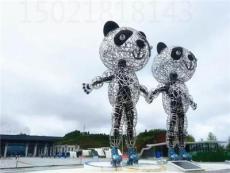 济南火车站广场不锈钢熊猫雕塑镂空熊猫摆件定制