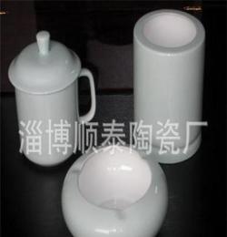 廠家生產(chǎn)高檔青瓷，餐具，茶具。辦公三件套