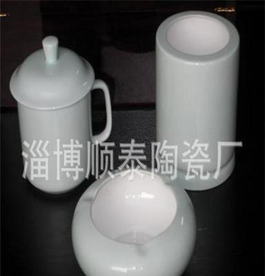 廠家生產(chǎn)高檔青瓷，餐具，茶具。辦公三件套