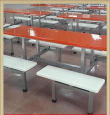 中山学校饭堂餐桌椅厂家 4人为玻璃钢餐桌价格 靠背餐桌台直销