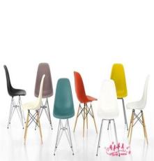 Vitra Eames伊姆斯椅 休闲椅 木架椅 餐椅 会客椅子 时尚塑料椅