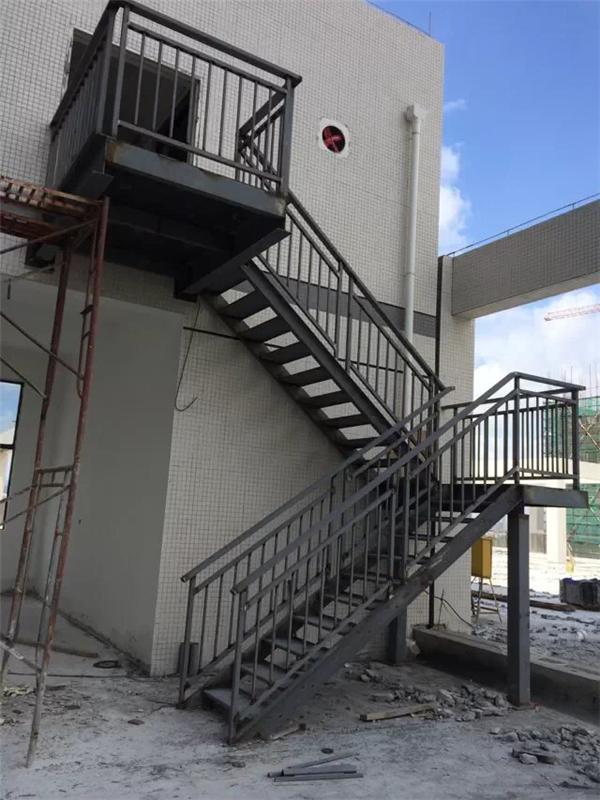 长沙钢结构楼梯 长沙钢结构消防楼梯找云翔
