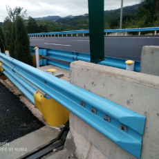高速公路双波喷塑护栏板桥头防撞护栏板