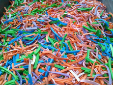 深圳觀瀾專業塑膠廢料回收膠頭水口料