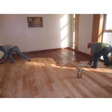 宝山区纬地路木地板打磨翻新上漆铺地板拆装