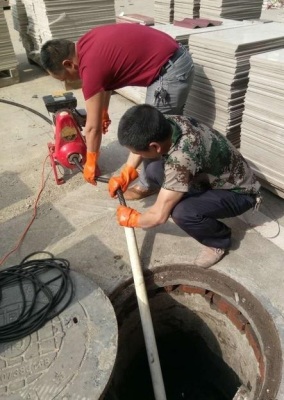 太原南中環(huán)修淋浴房漏水電話更換鑄鐵管