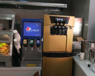 现调饮料机可乐机果汁机怎么卖自助餐用饮料