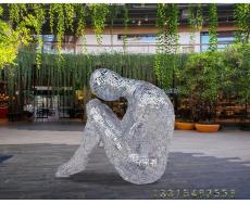 不锈钢镂空人物雕塑