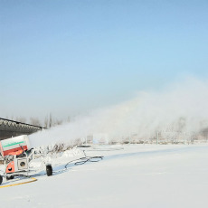 小伙伴們去滑雪吧人工制雪機 室內下雪機