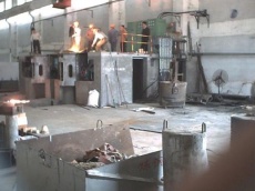 平湖回收工厂设备中频炉专业拆除回收价格