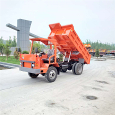 许昌采用12档变速箱的低矮型矿山自卸车