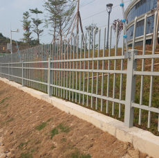 工业区锌钢防撞栏 清远铁艺隔离栅 锌钢护栏