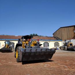 四驱矿山装载机矮棚铲车运行灵活动力足
