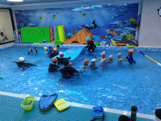 珠海亲子儿童游泳技能培训 亲子游泳馆找我