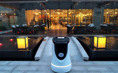 服务机器人能够为酒店带来哪些影响