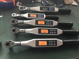 供應開口頭勾型頭管鉗頭數顯扭力扳手300N.m