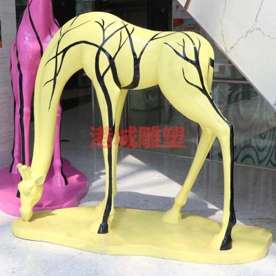 游乐园彩绘动物玻璃钢长颈鹿雕塑规划定制厂