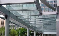 惠州厂房钢结构玻璃雨棚厂家
