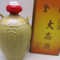 曲靖臺灣金門大高酒2斤53度小黃龍黃瓷瓶