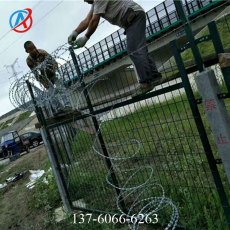 肇慶鐵路護欄網安裝 鐵路兩側隔離柵圖片