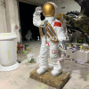 广州科技馆玻璃钢宇航员太空人雕塑模型厂家