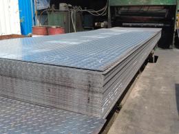 郑州钢板厂家告诉您如何鉴别花纹板品质