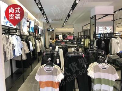 贵阳木制服装展架km男装货架西遇货架整店设