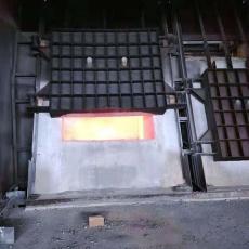 厂家直供小型熔铝炉废旧金属冶炼铸造运行稳