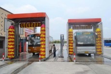 新疆销售大巴洗车机公司