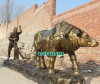 梅州乡村小镇标识牛拉犁地雕塑定制专业厂家