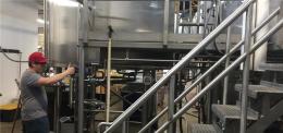 10吨精酿啤酒厂生产精酿啤酒设备