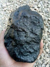 福州黑色玻璃隕石藥材收購