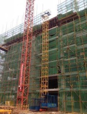 深圳当地建筑施工电梯租赁多少钱一天