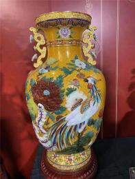 宫廷艺术之花刘永森景泰蓝嵌玉迎客瓶