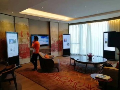 吉林监控室广告机展示屏图片