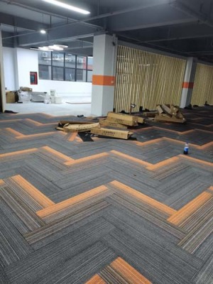 龍崗石塑地膠板民治地毯木地板當天安裝
