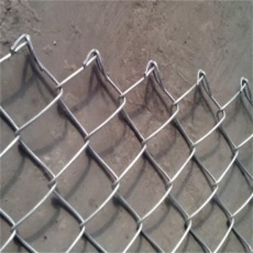 乐博体育馆防护网隔离铁丝护栏网