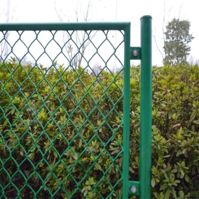 10目镀锌铁丝护栏蓝球场浸塑围网体育场围栏