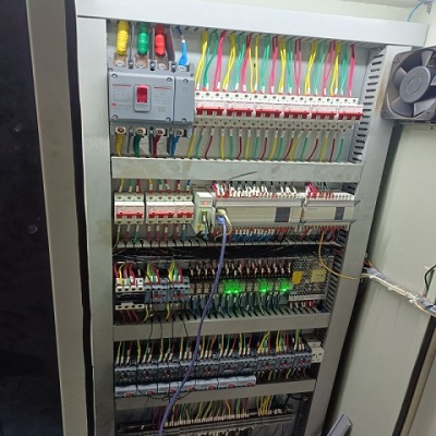 新能源设备plc触摸屏物联网控制柜