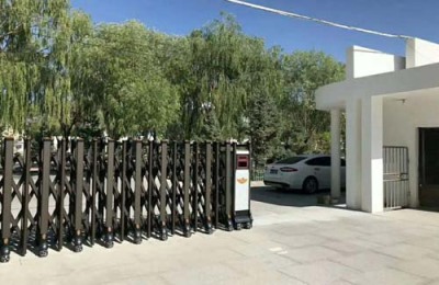 新城车库遥控伸缩门维修电话