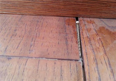 上海木地板专修保持室内不要过分干燥或潮湿
