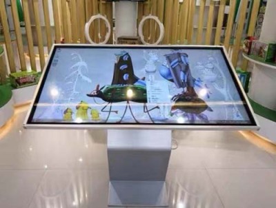 演播厅触摸查询机报价