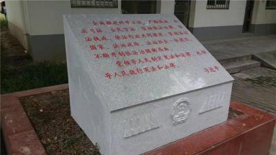 信阳人物石雕塑供应厂家