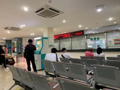 上海华山医院皮肤科骆肖群代诊预约挂号一丝不苟